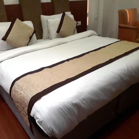 Airport Hotel Golden Bliss Near Delhi Airport New Delhi Bagian luar foto