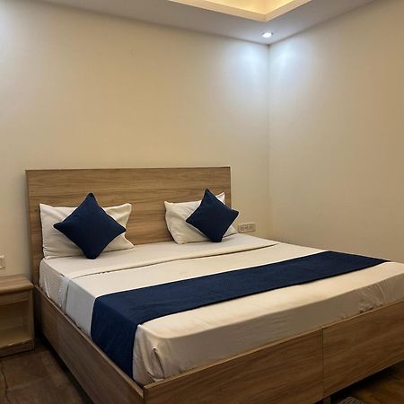 Airport Hotel Golden Bliss Near Delhi Airport New Delhi Bagian luar foto