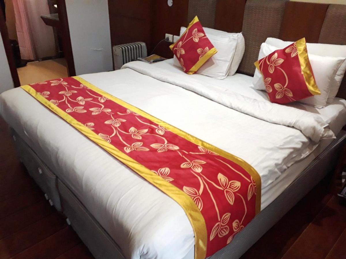 Airport Hotel Golden Bliss Near Delhi Airport New Delhi Bagian luar foto