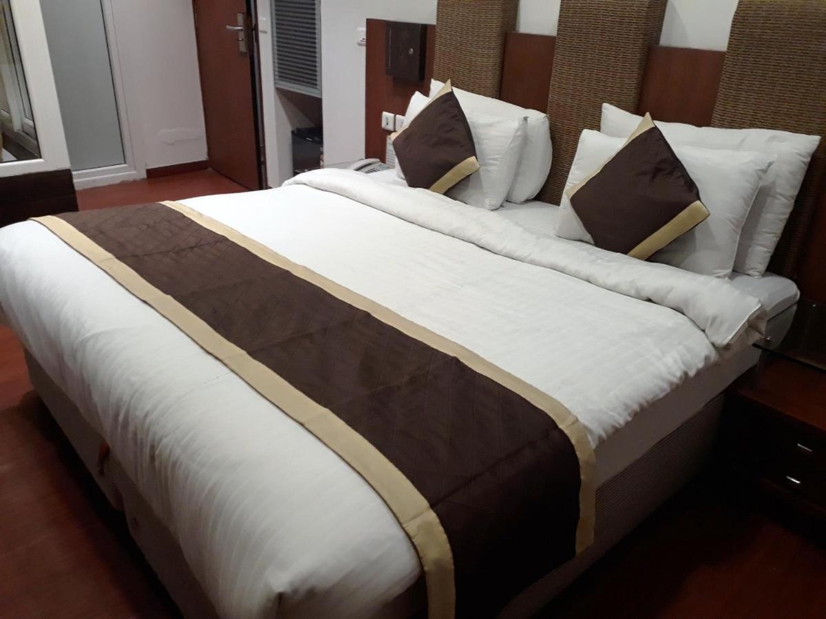 Airport Hotel Golden Bliss Near Delhi Airport New Delhi Bagian luar foto