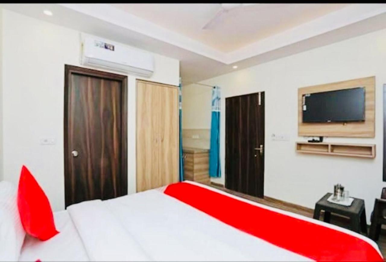 Airport Hotel Golden Bliss Near Delhi Airport New Delhi Bagian luar foto
