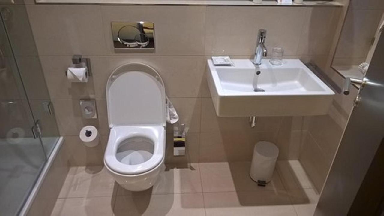 Airport Hotel Golden Bliss Near Delhi Airport New Delhi Bagian luar foto