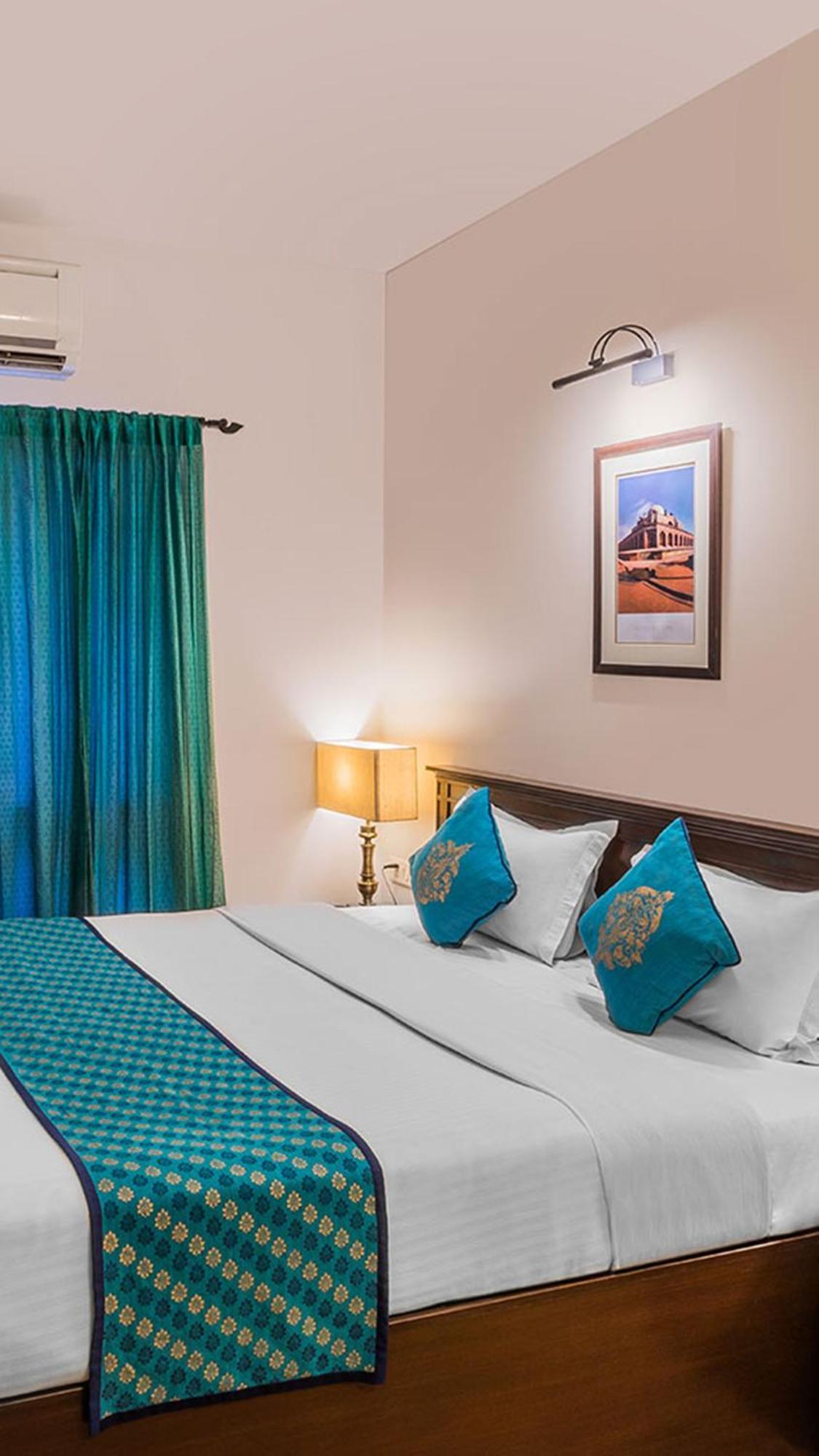 Airport Hotel Golden Bliss Near Delhi Airport New Delhi Bagian luar foto