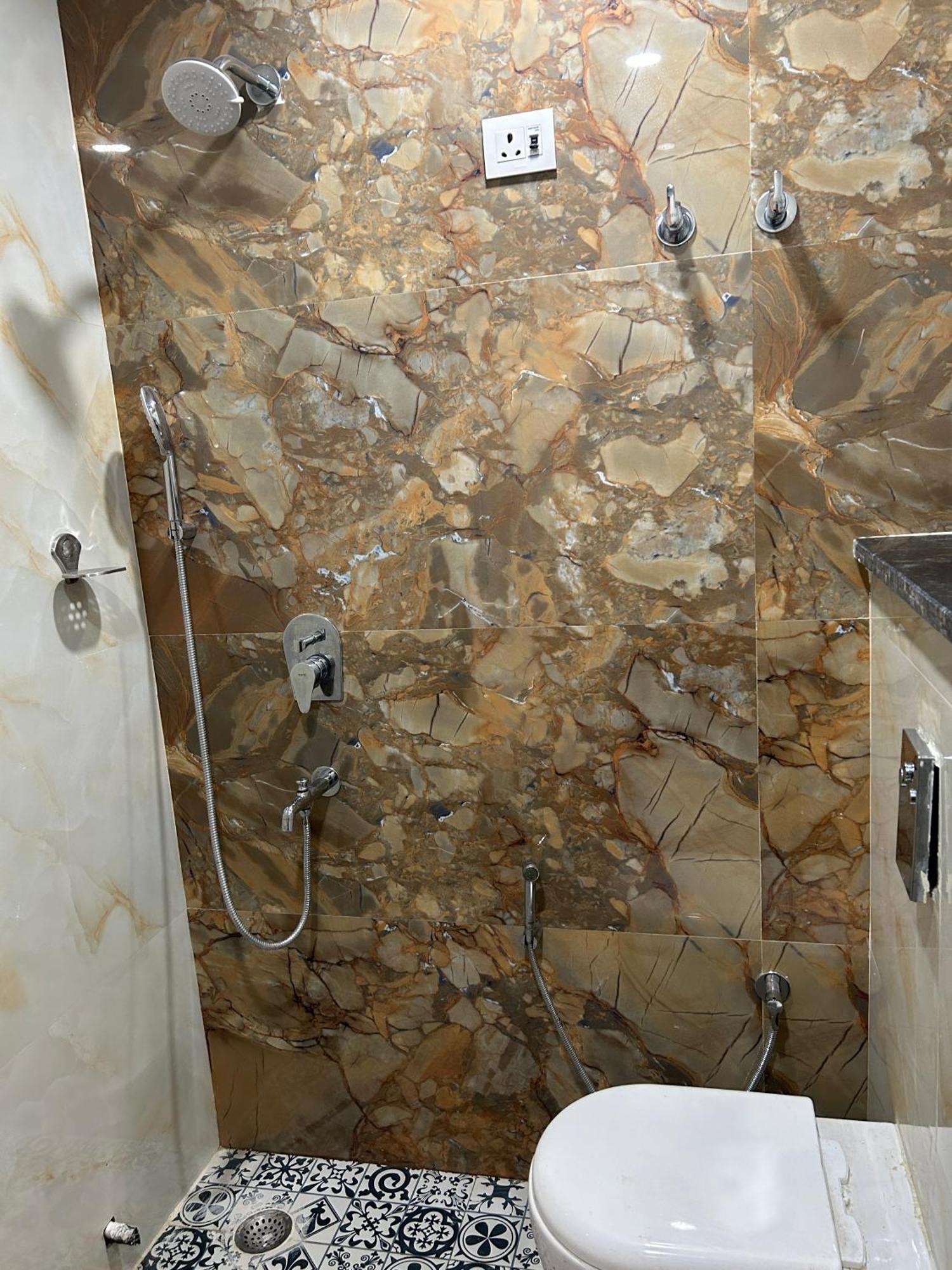 Airport Hotel Golden Bliss Near Delhi Airport New Delhi Bagian luar foto