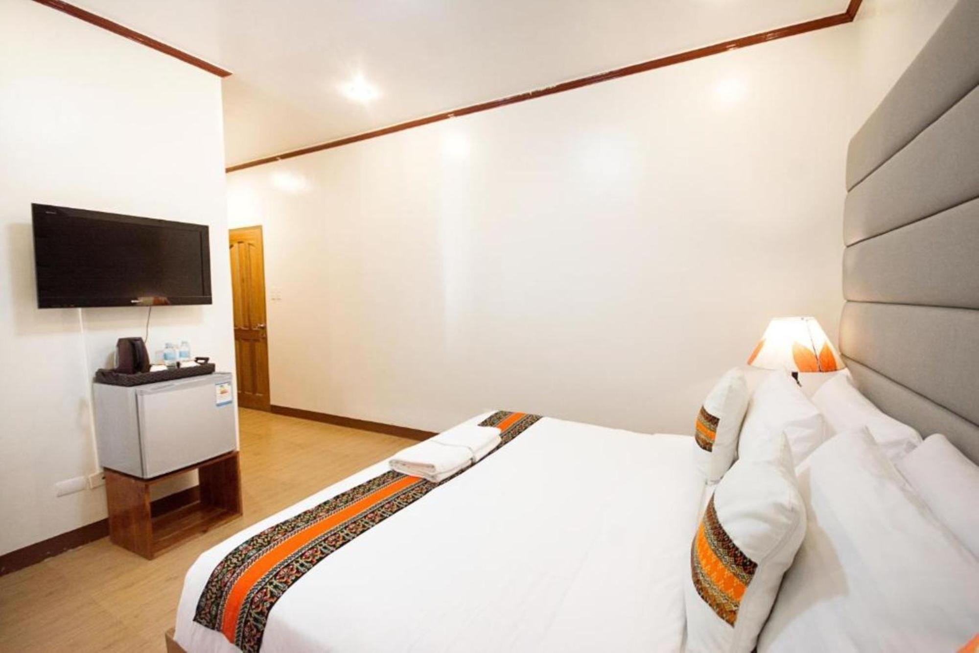 Airport Hotel Golden Bliss Near Delhi Airport New Delhi Bagian luar foto