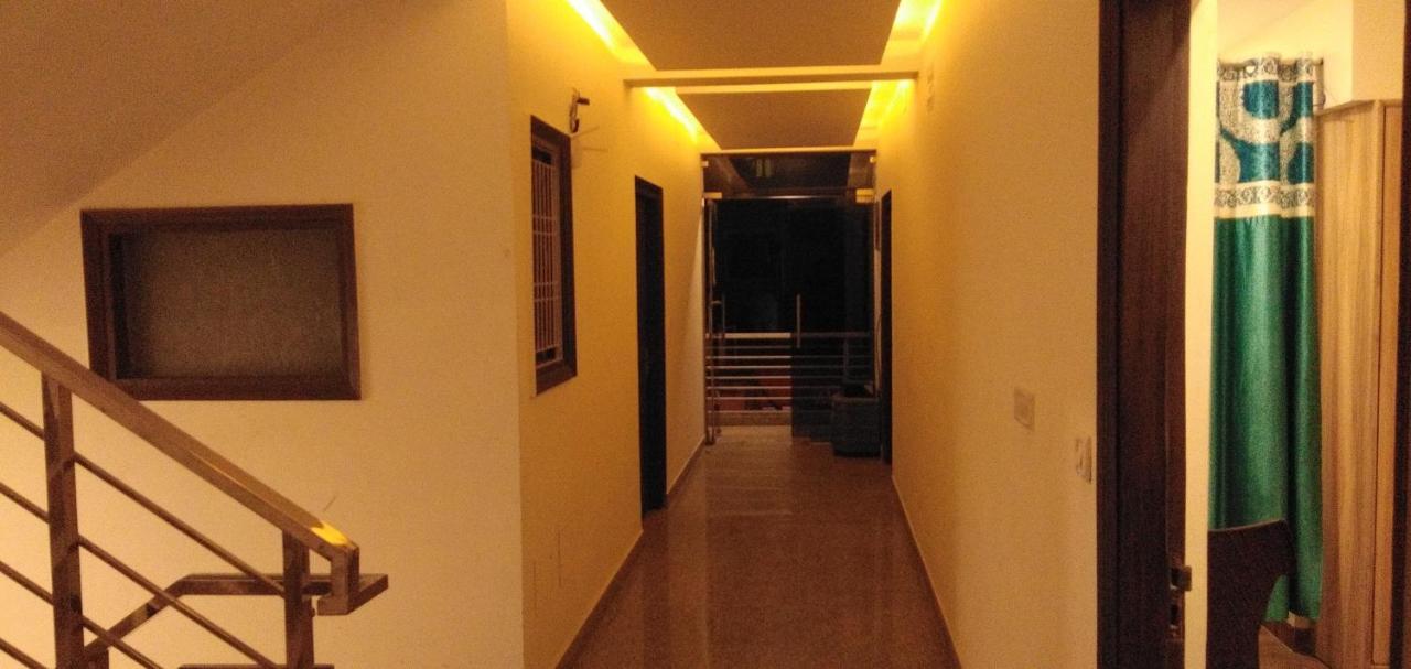 Airport Hotel Golden Bliss Near Delhi Airport New Delhi Bagian luar foto
